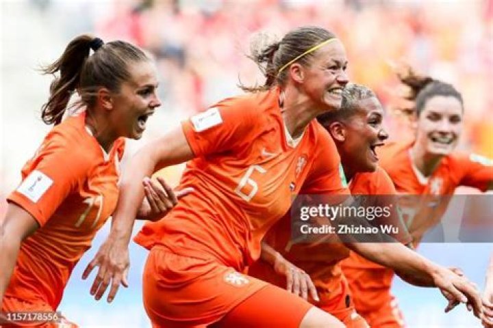Anouk Dekker Biography- FIFA women's World Cup 2019, Salary, Earnings, Net worth, Married, Relationship, Affair, Age, Height, Family, Girlfriend, Lesbian