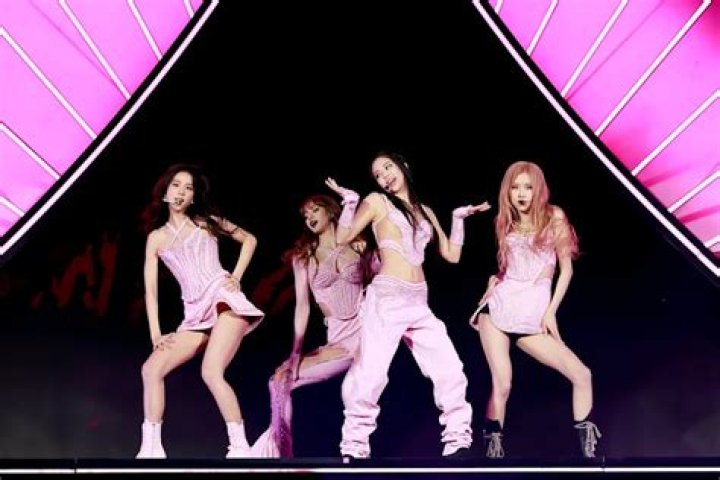 BLACKPINK’s Jennie Apologizes After Leaving The Stage Mid-Show In Melbourne