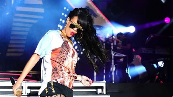 Can Rihanna Dance?