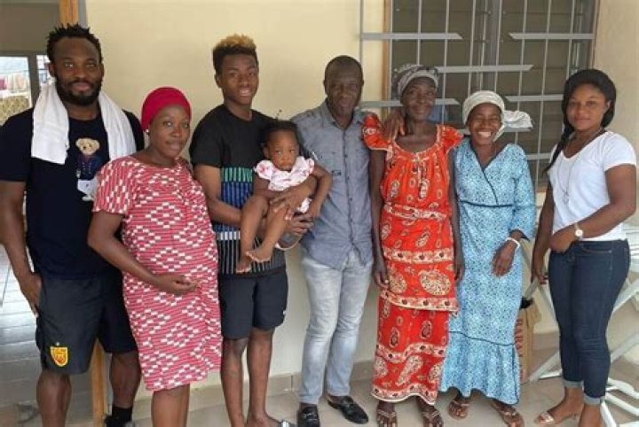 Histoire de l'enfance de Faiq Bolkiah et faits biographiques inchangés