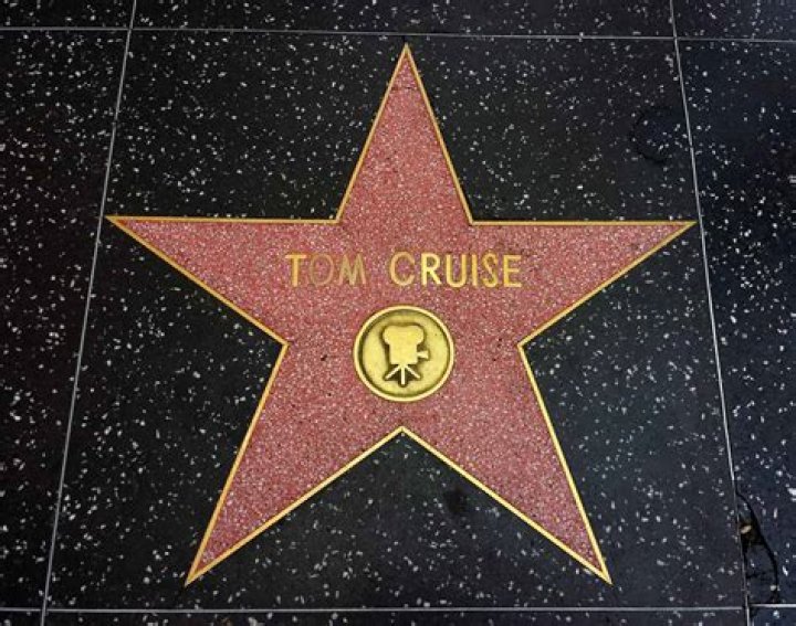 Is Tom Cruise Related To Michelle Pfeiffer?