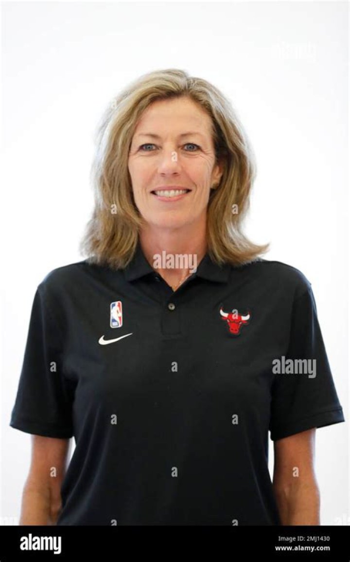 Karen Stack Umlauf- Chicago Bulls’ First Female Assistant Coach; How much does she Earn? Her Husband, Daughters, and Marital Life