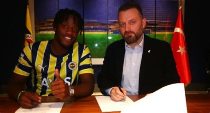 Michy Batshuayi Annual Salary and Net worth in 2020; Does he have Girlfriend? Family, Age, Career stats